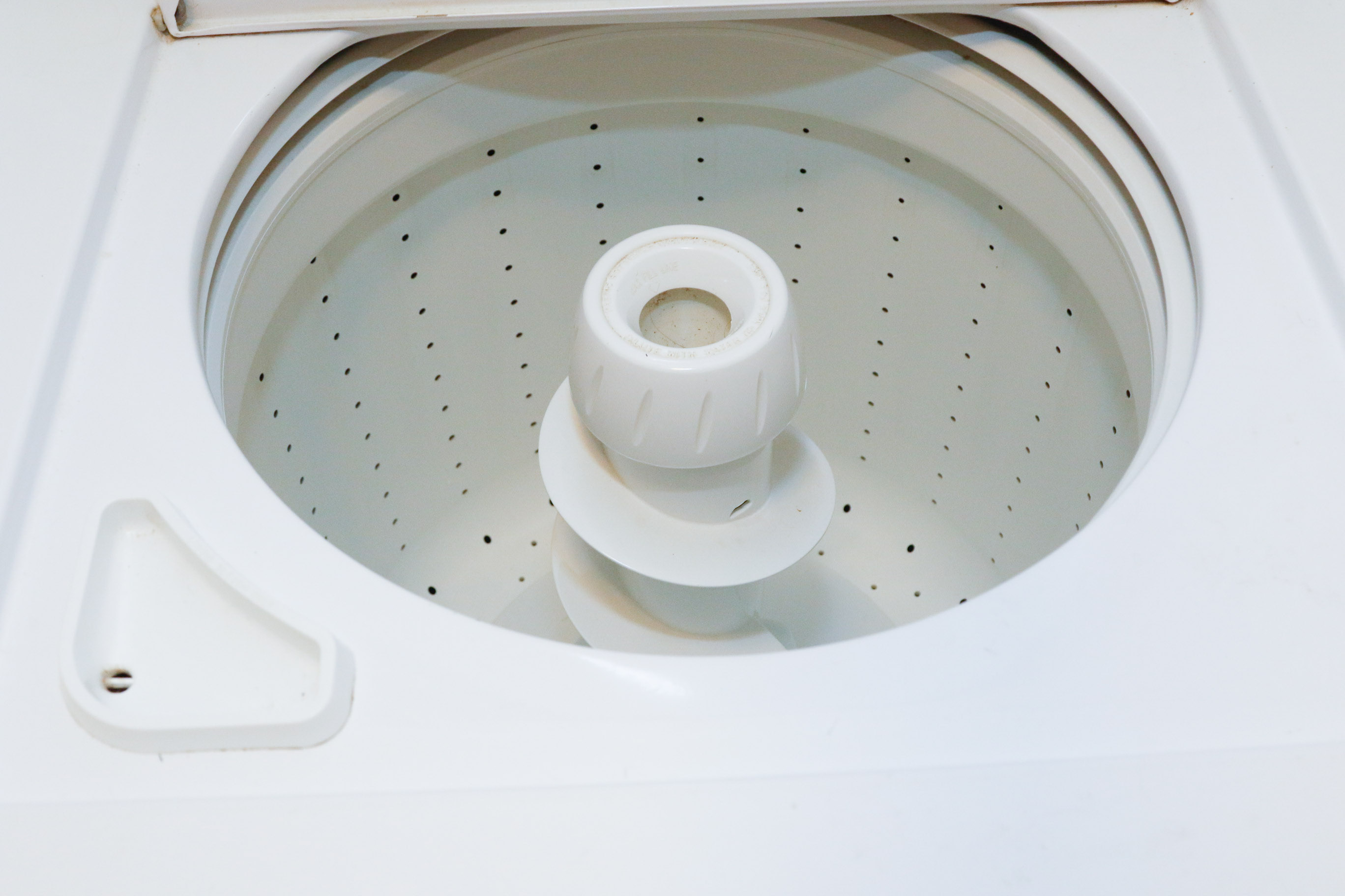 Frigidaire Gallery Washer and Whirlpool Estate Dryer Set