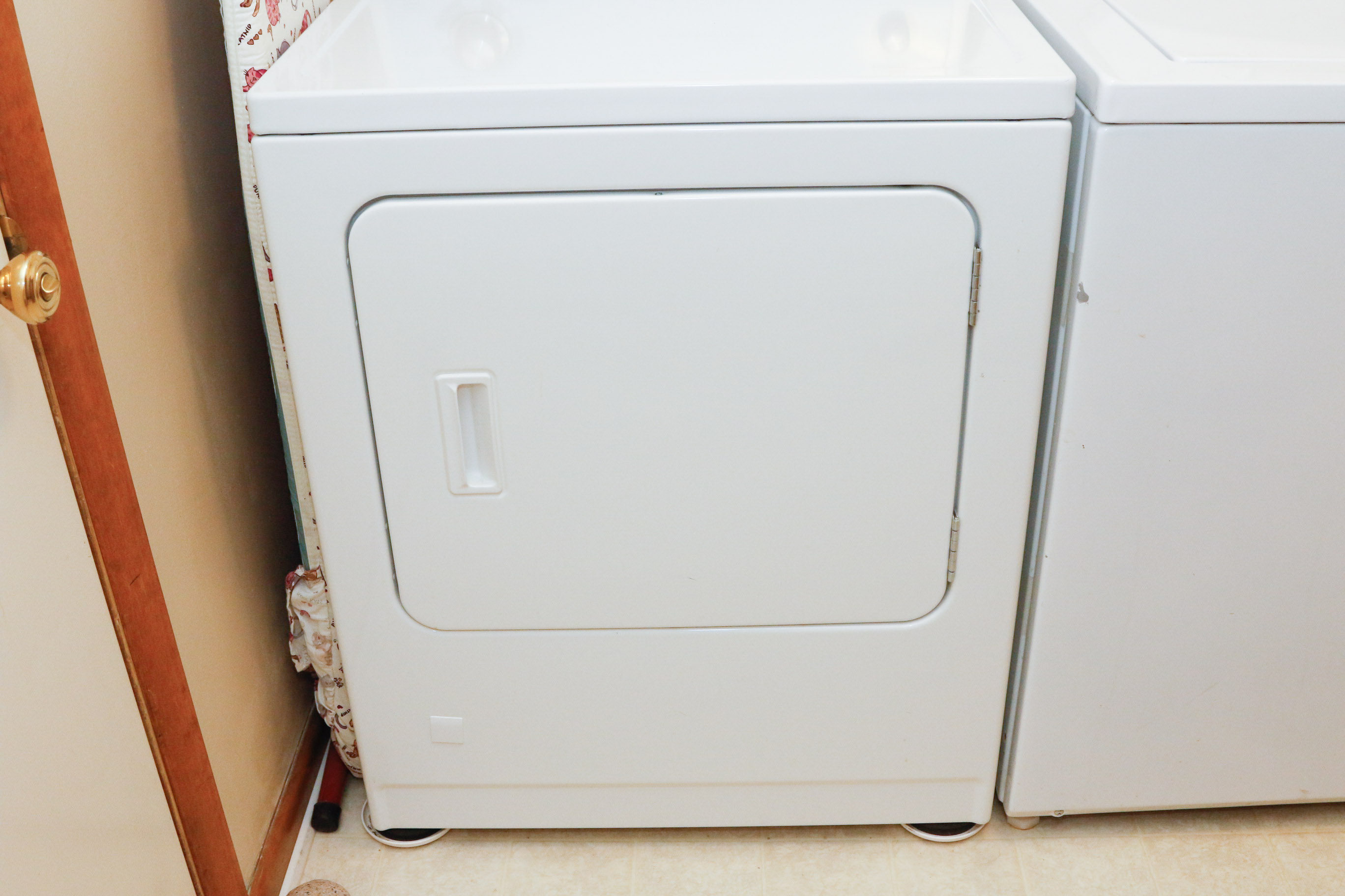 Frigidaire Gallery Washer and Whirlpool Estate Dryer Set