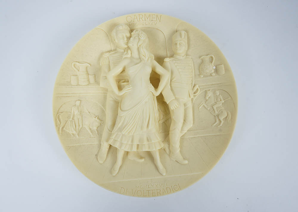 Oggetto d'Arte Alabaster Plate Pair