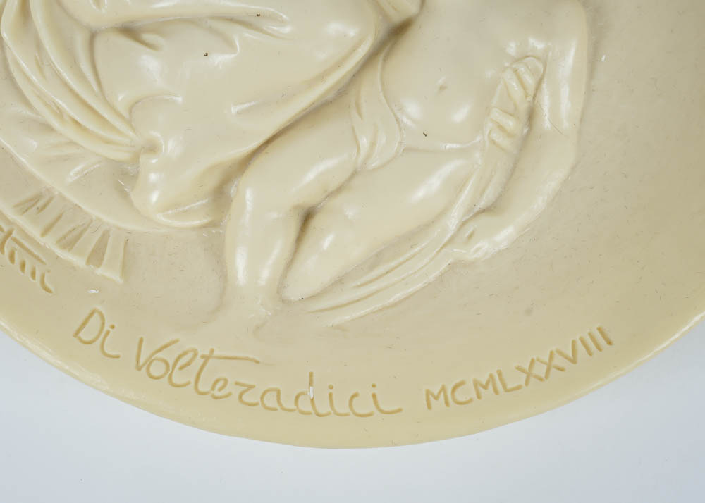 Oggetto d'Arte Alabaster Plate Pair