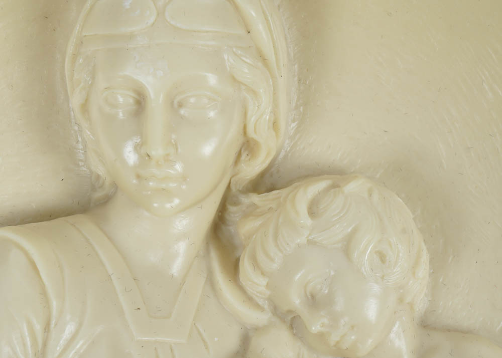 Oggetto d'Arte Alabaster Plate Pair