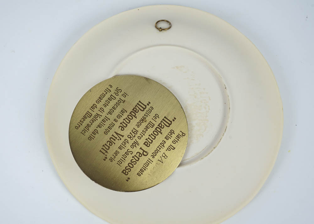 Oggetto d'Arte Alabaster Plate Pair