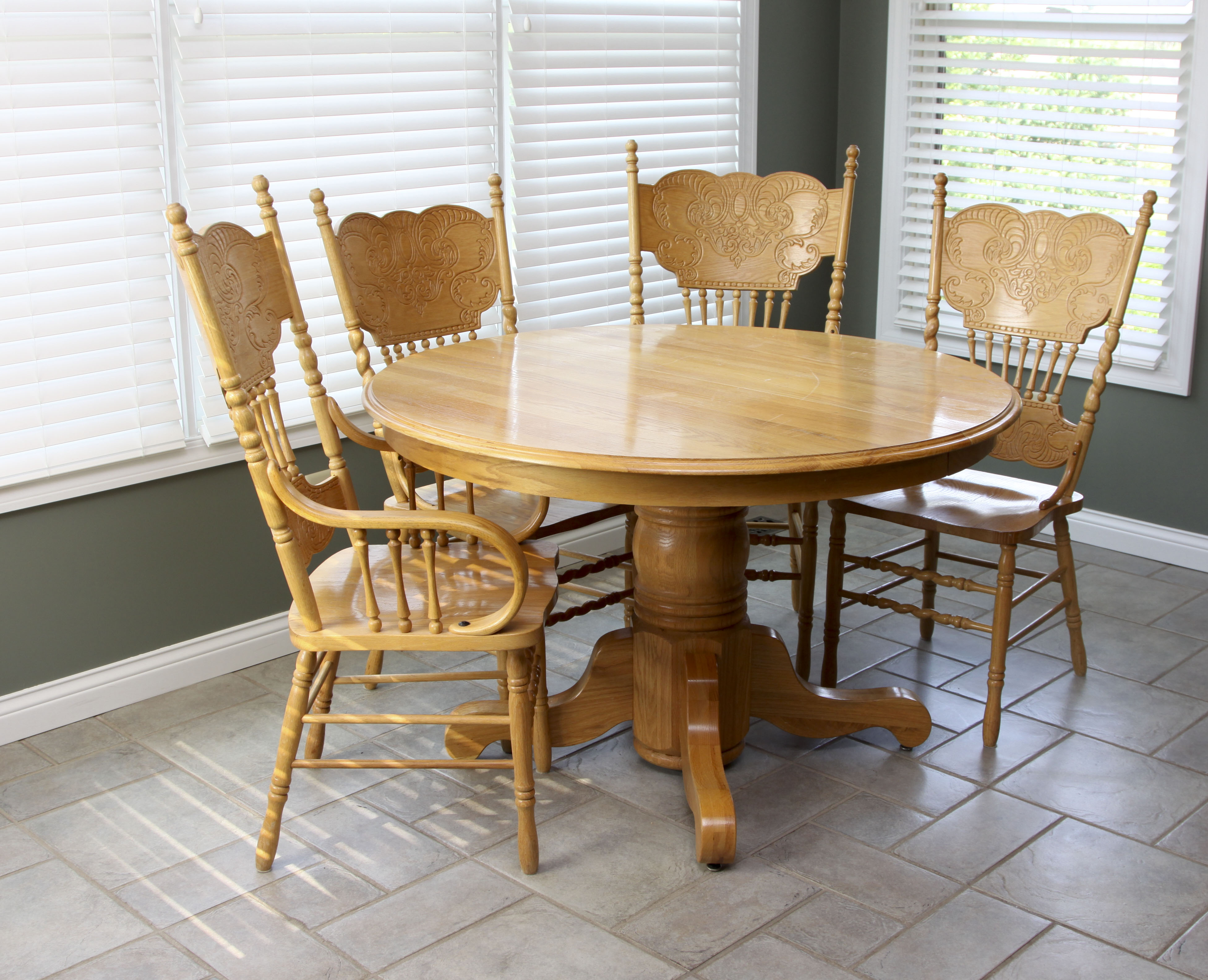 Oak Pedestal Dining Table and Six Chairs