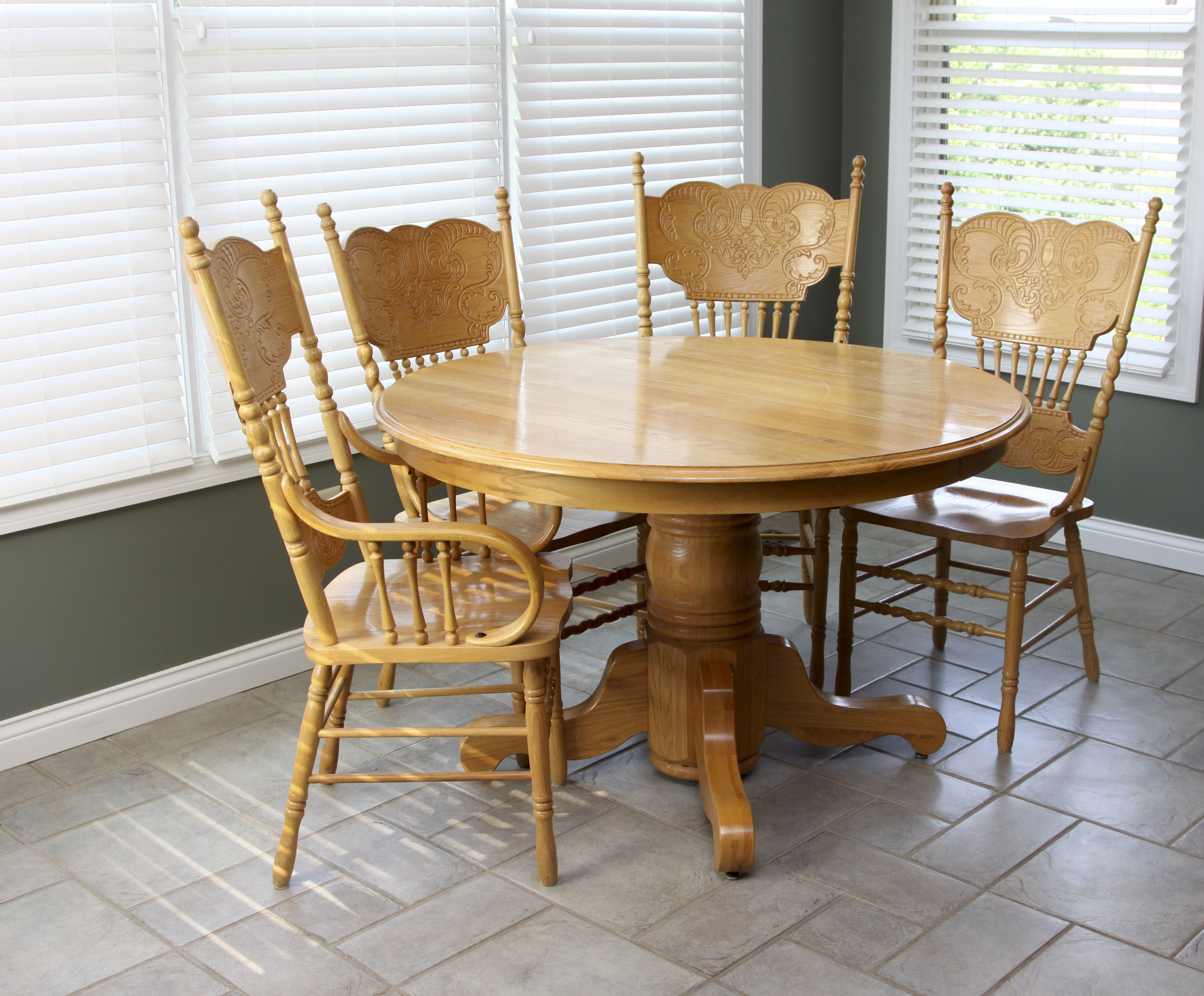 Oak Pedestal Dining Table and Six Chairs