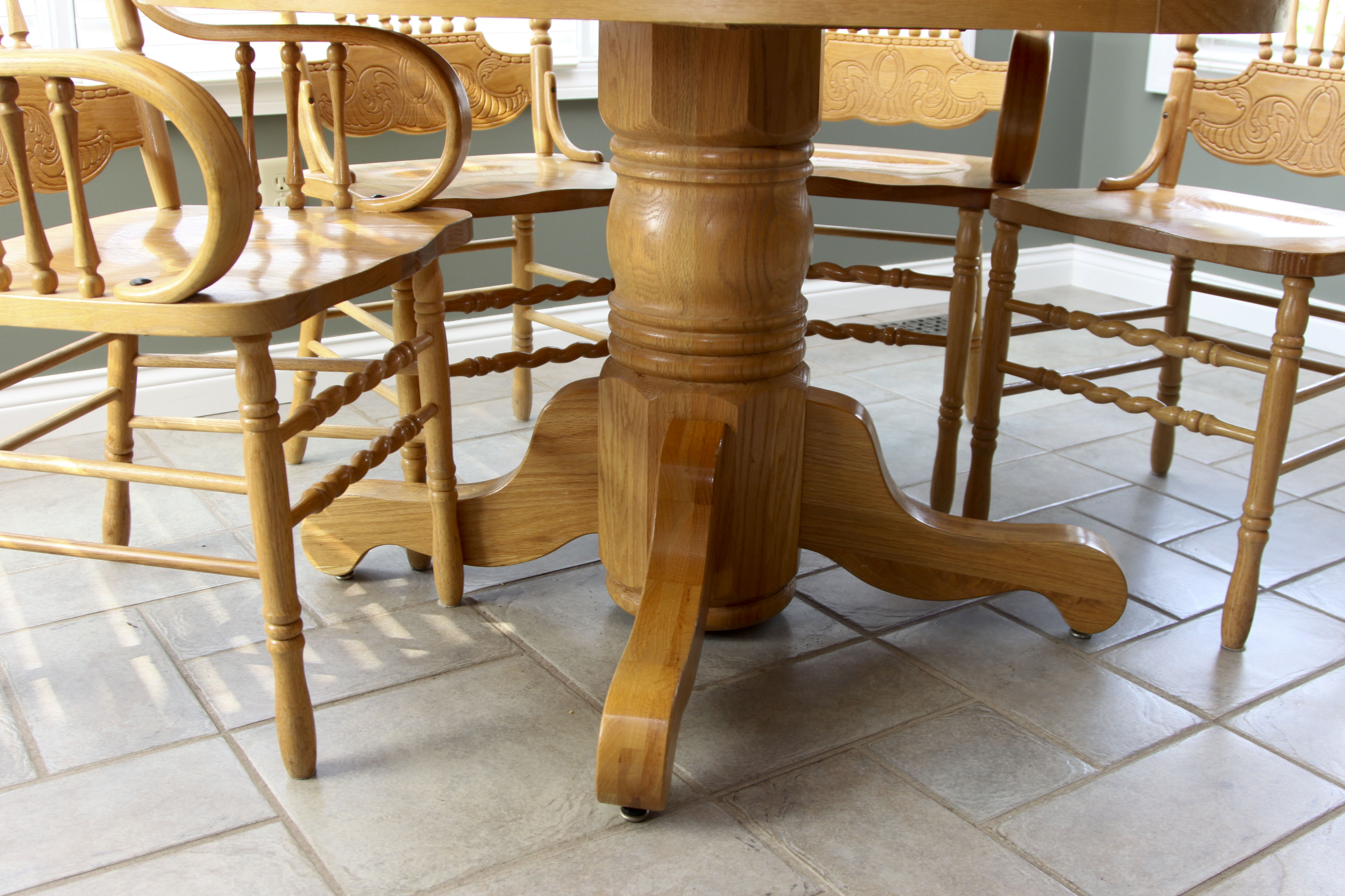 Oak Pedestal Dining Table and Six Chairs