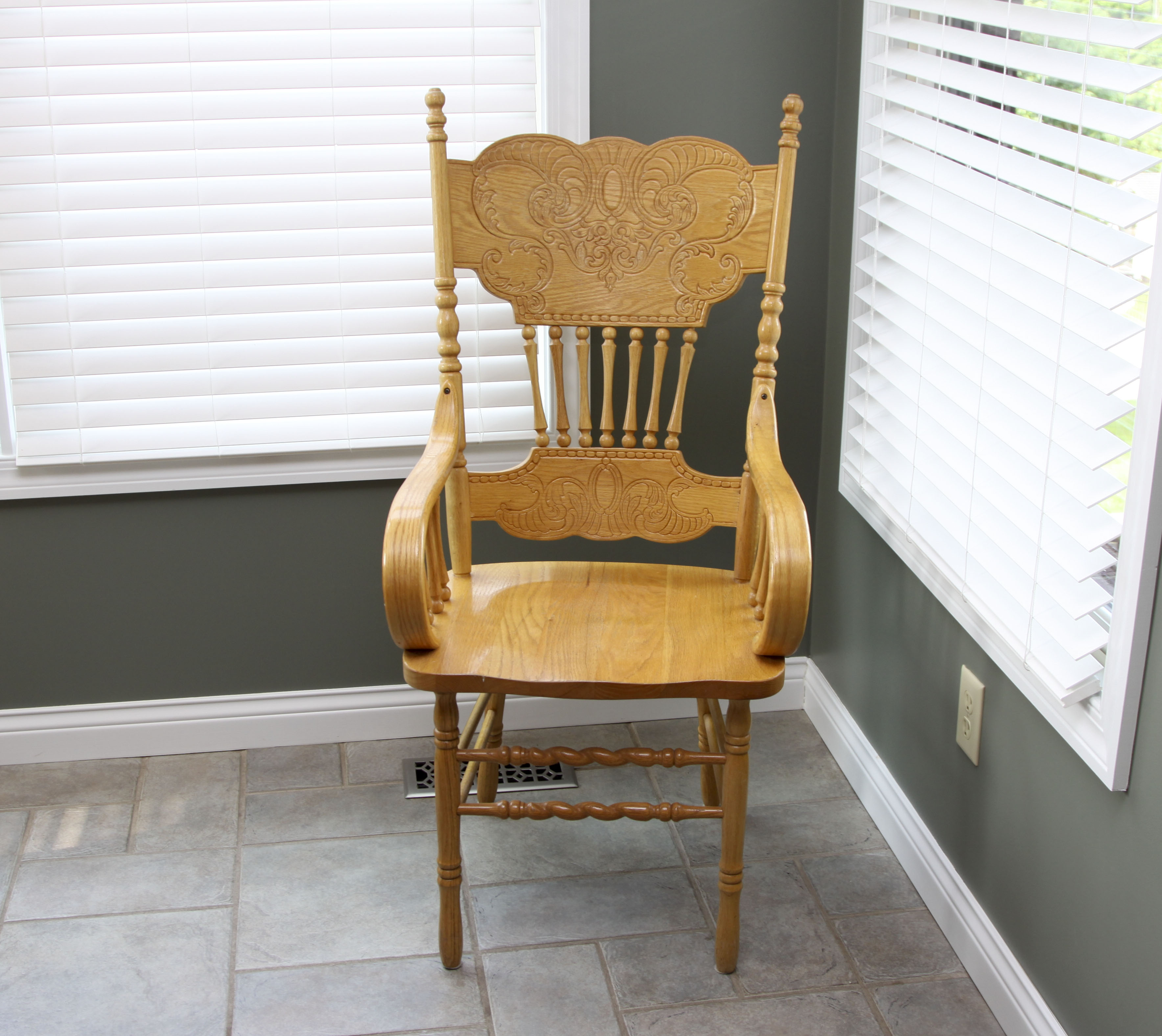 Oak Pedestal Dining Table and Six Chairs