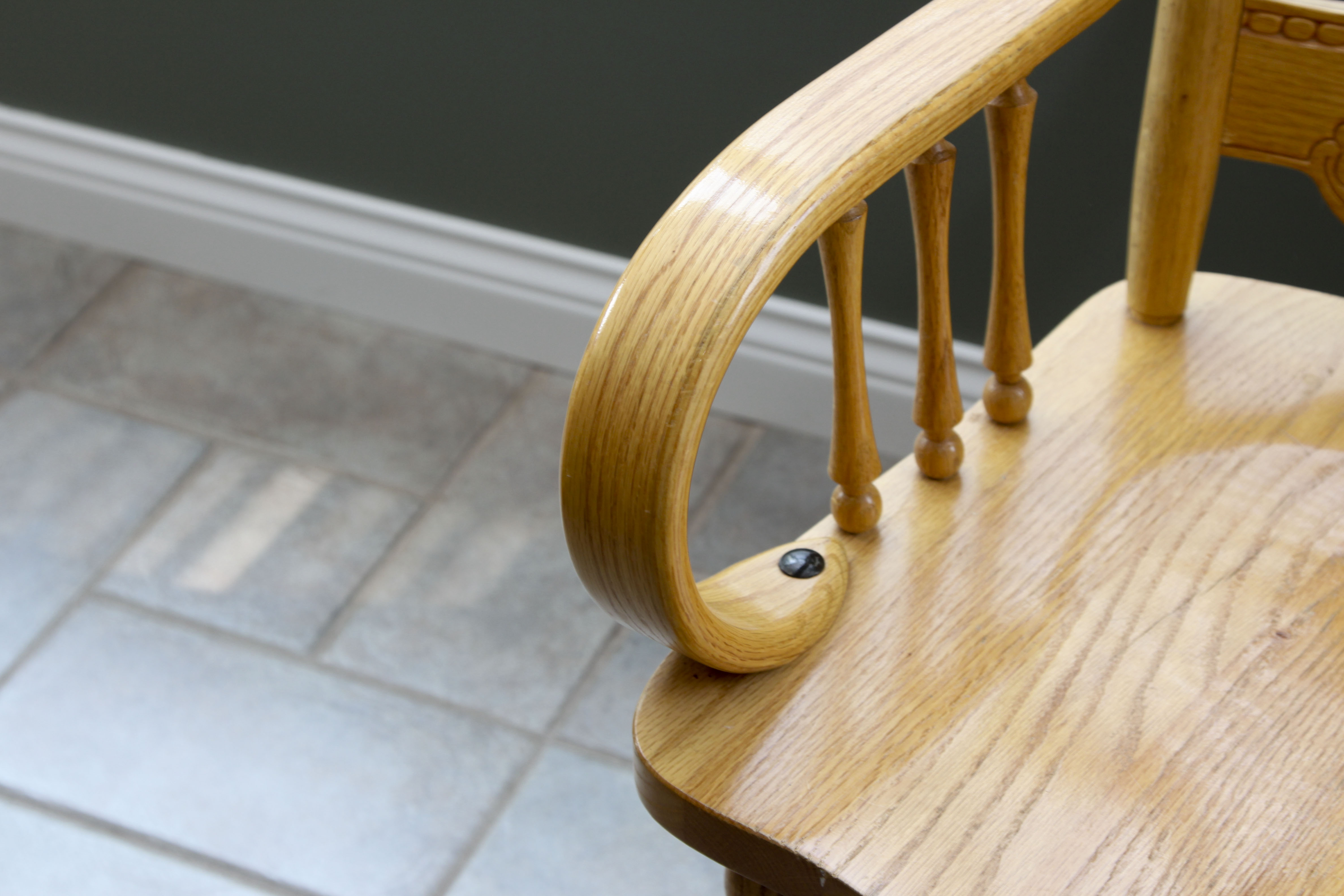 Oak Pedestal Dining Table and Six Chairs