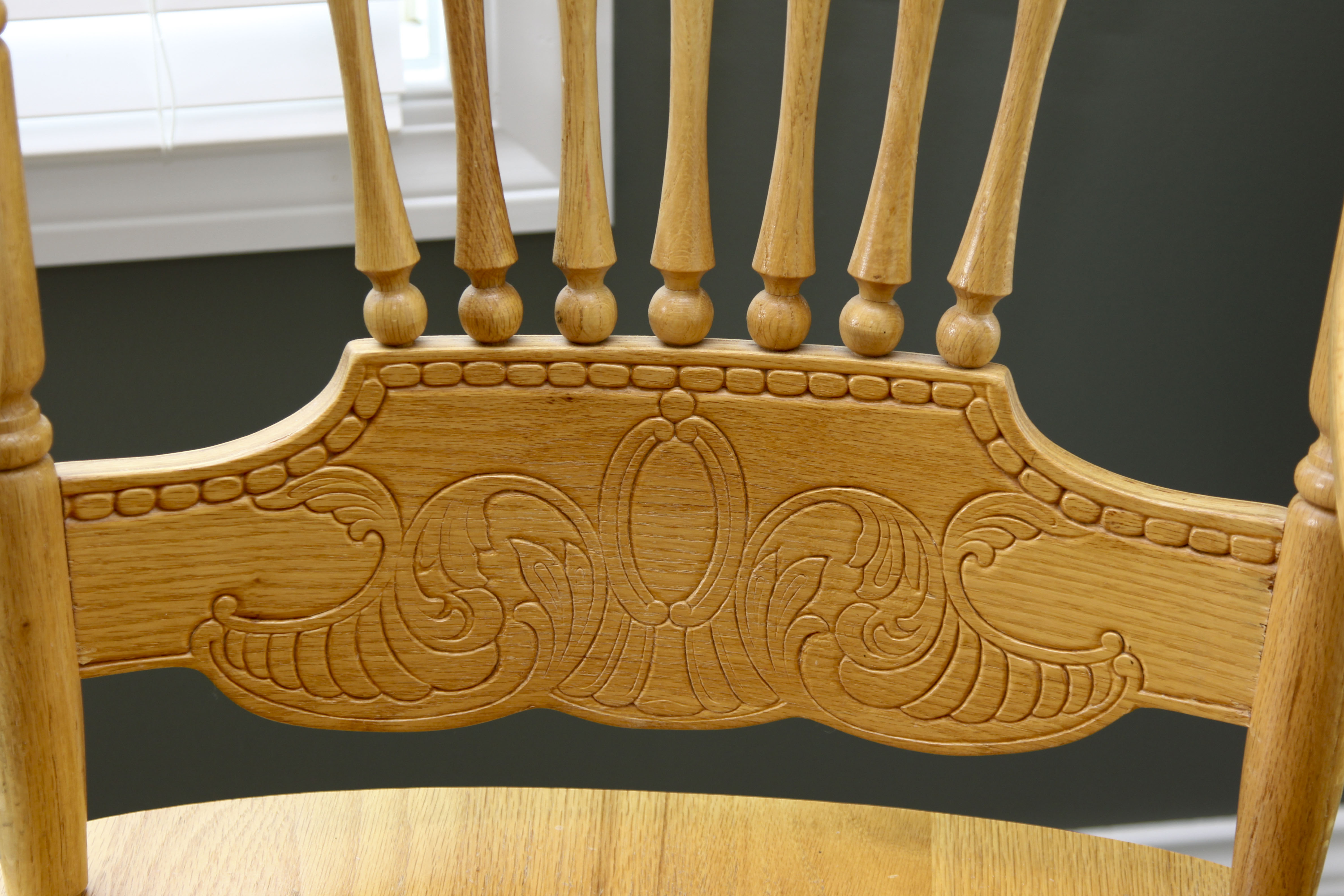 Oak Pedestal Dining Table and Six Chairs