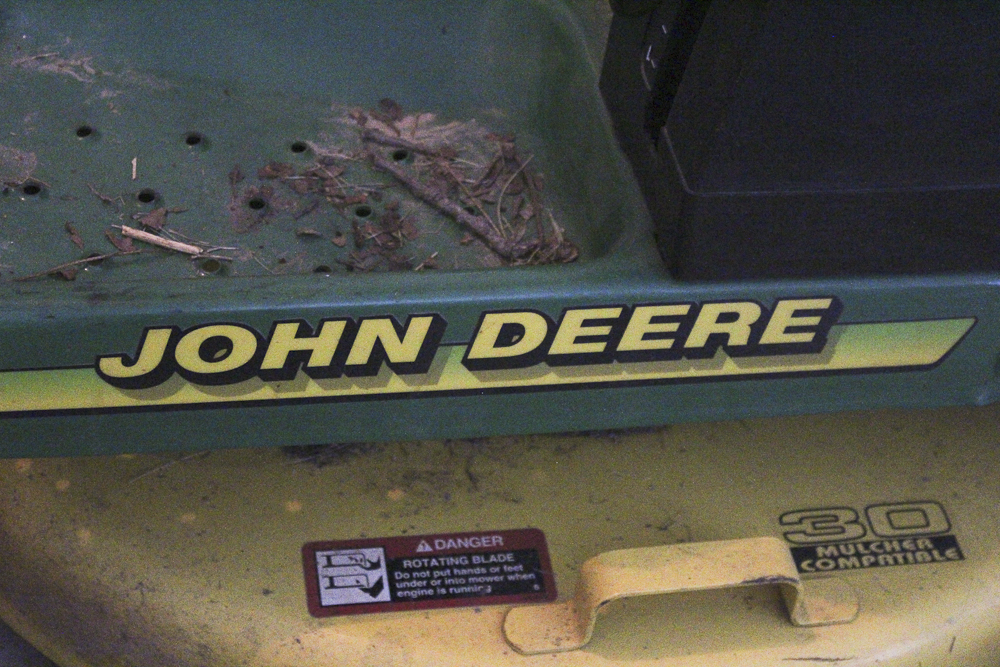 2002 John Deere GX85 13 HP Riding Lawn Mower