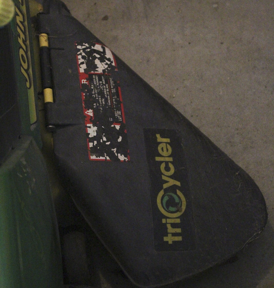 2002 John Deere GX85 13 HP Riding Lawn Mower