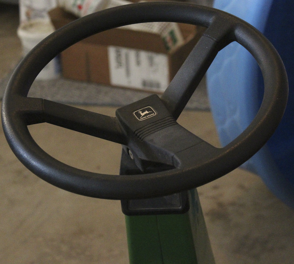 2002 John Deere GX85 13 HP Riding Lawn Mower