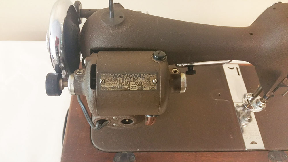 Vintage Singer Eldredge E Portable Sewing Machine
