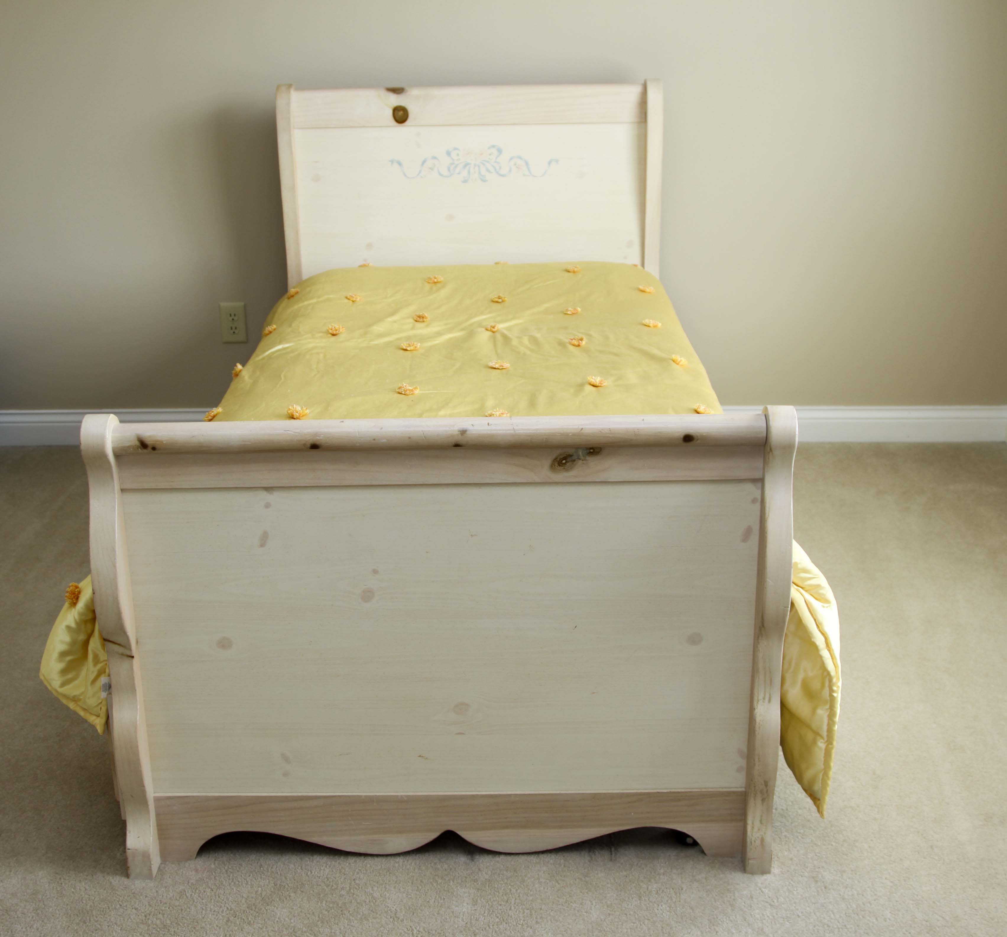 Knotty Pine Twin Sleigh Bed with Trundle