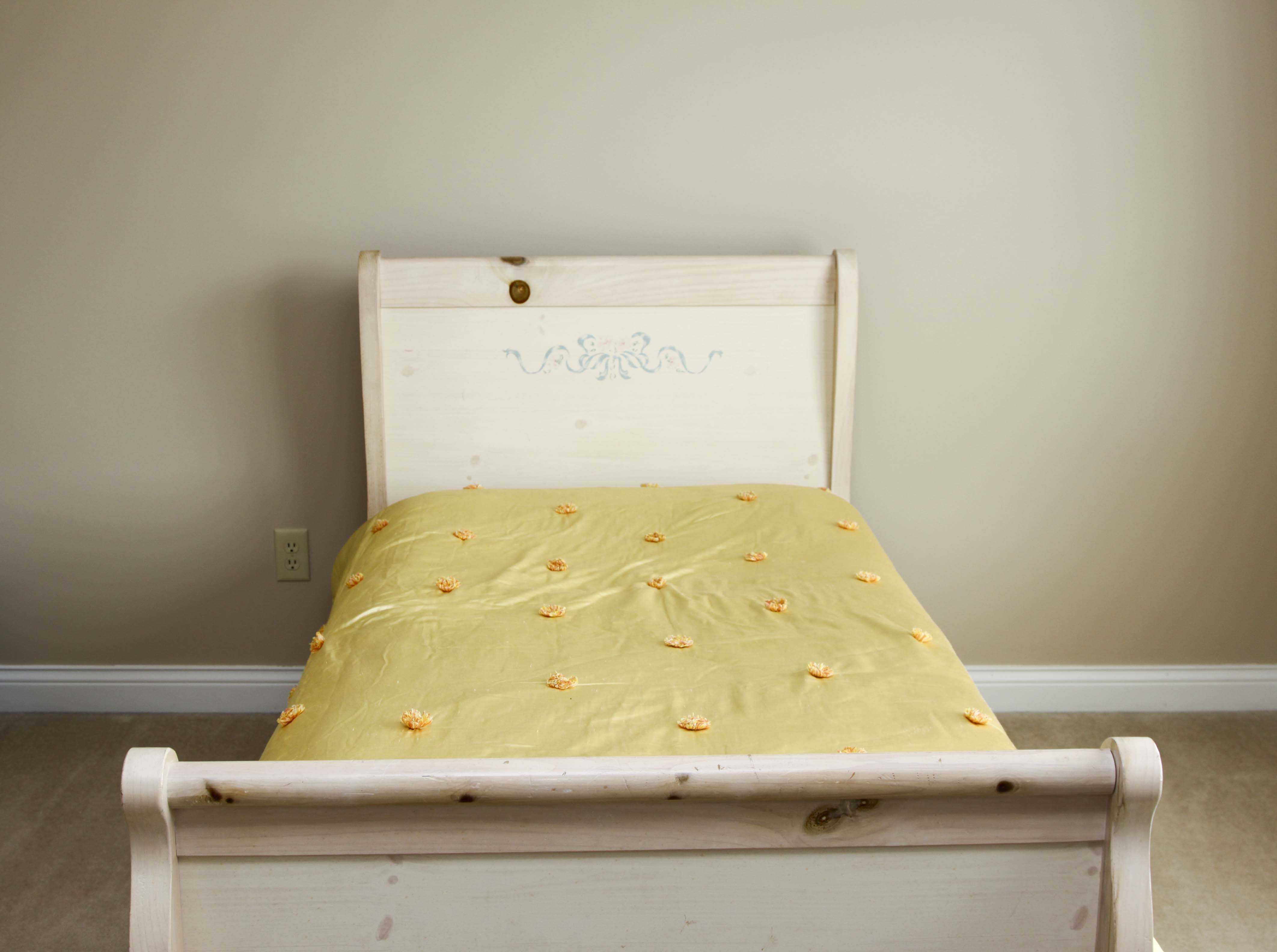 Knotty Pine Twin Sleigh Bed with Trundle