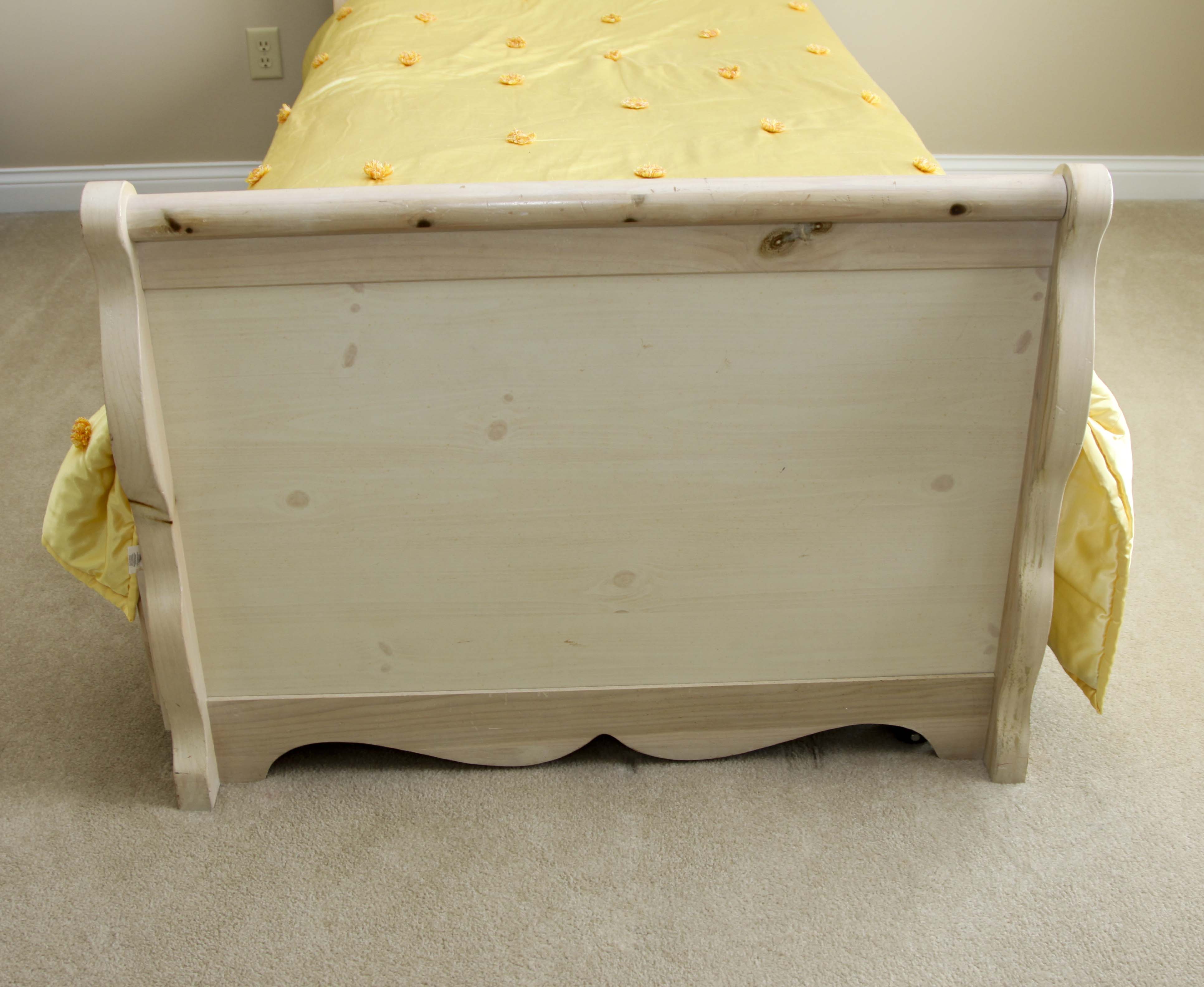 Knotty Pine Twin Sleigh Bed with Trundle