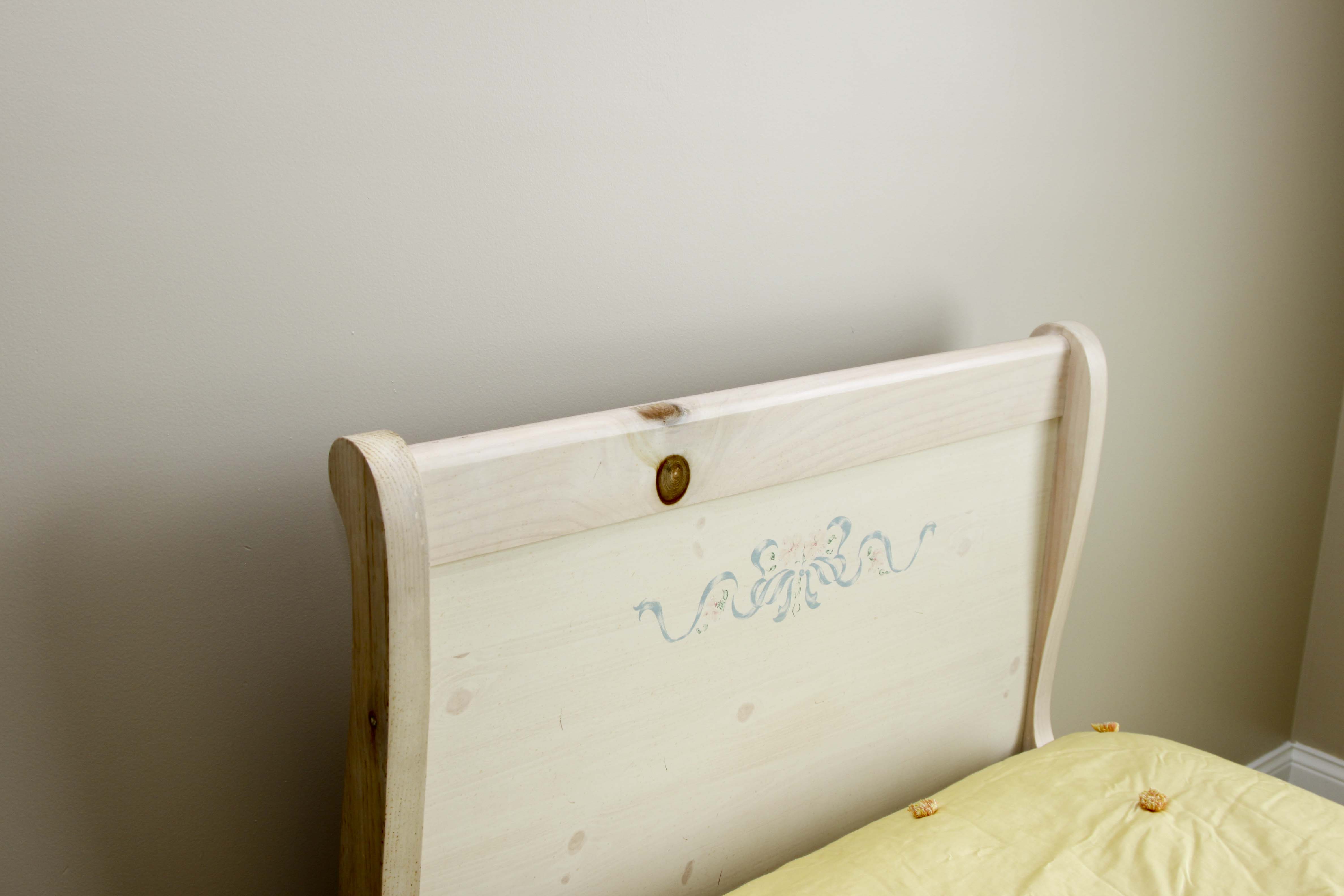 Knotty Pine Twin Sleigh Bed with Trundle