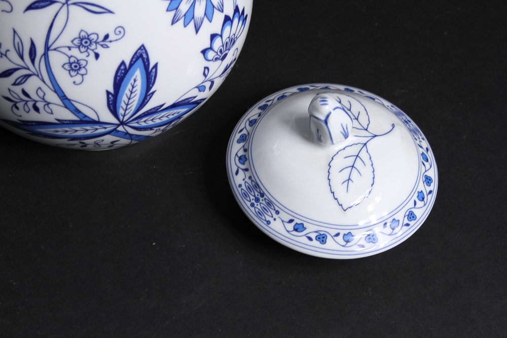 Fine Form Marienbad Ingres Weiss Blue Onion Coffee Service