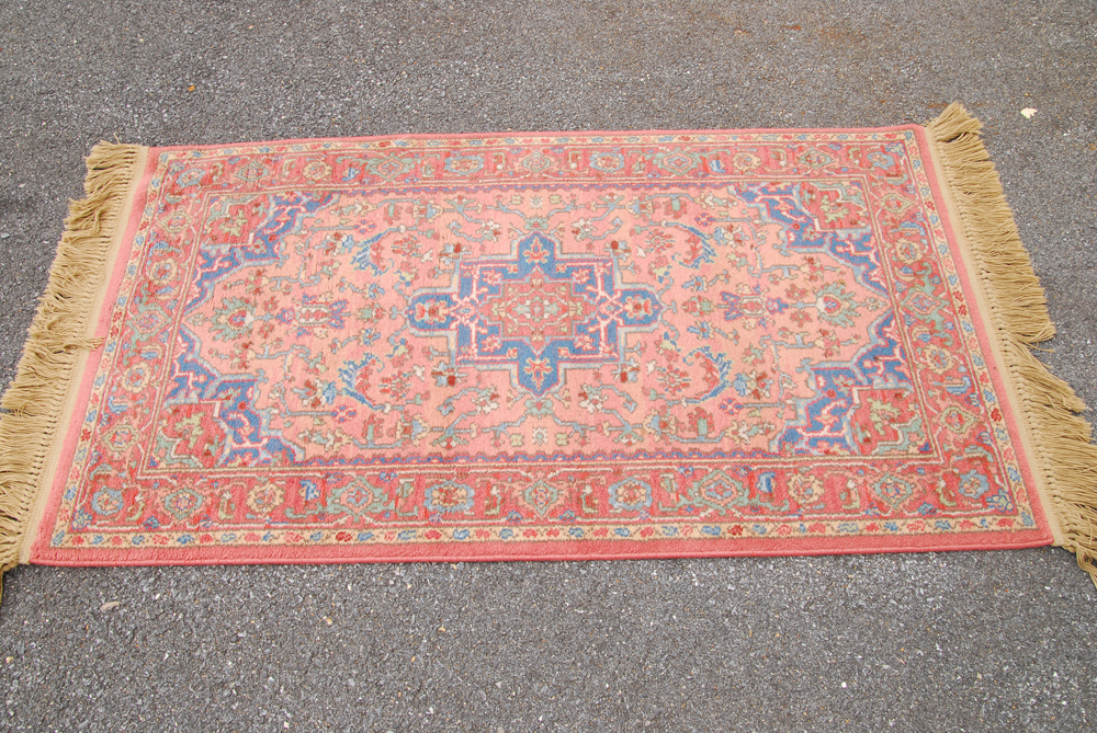 Colorful Machine Woven Heriz-Style Area Rug