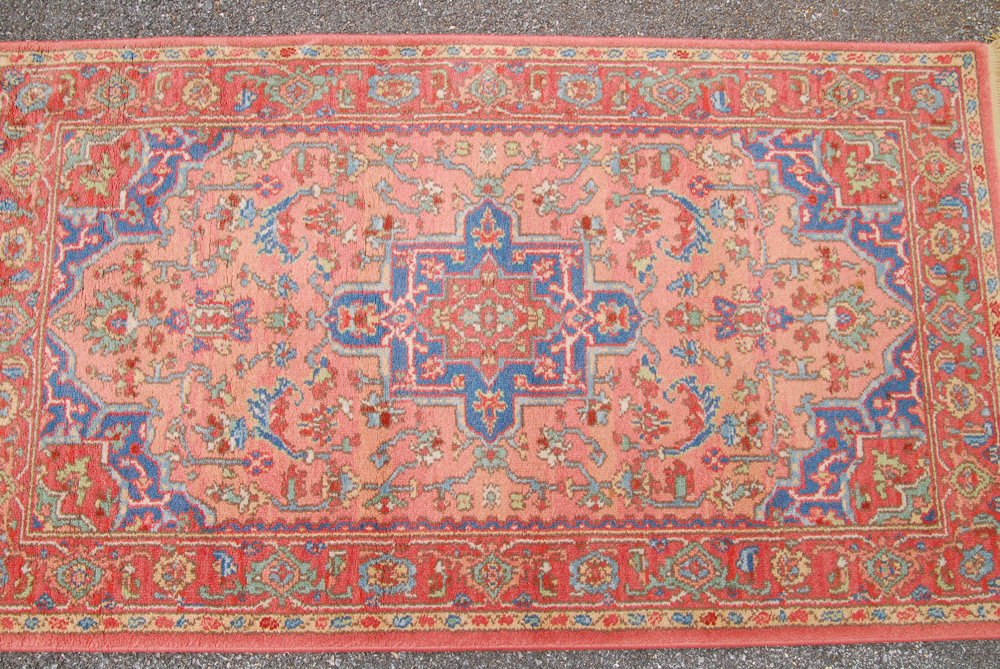 Colorful Machine Woven Heriz-Style Area Rug