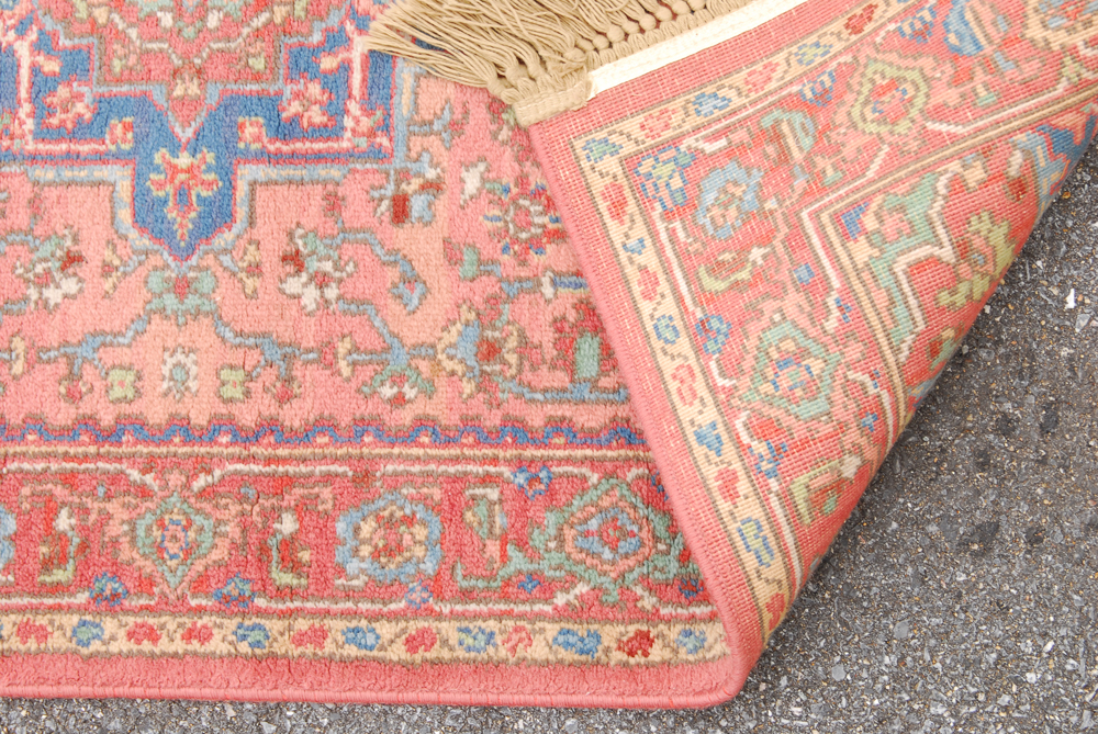 Colorful Machine Woven Heriz-Style Area Rug