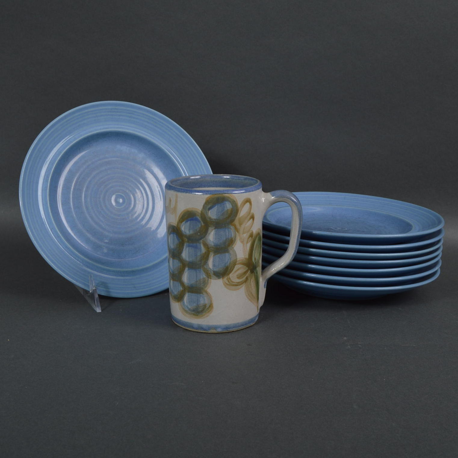 Furio Stoneware Plates and Louisville Stoneware Mug
