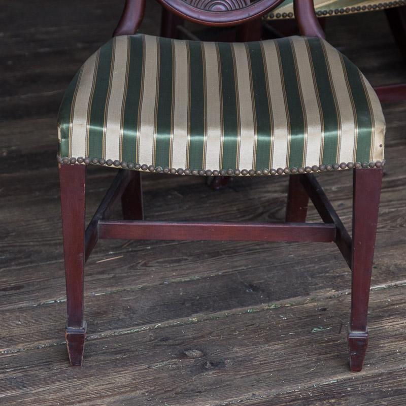 Vintage Sheraton Style Pedestal Dining Table and Chairs