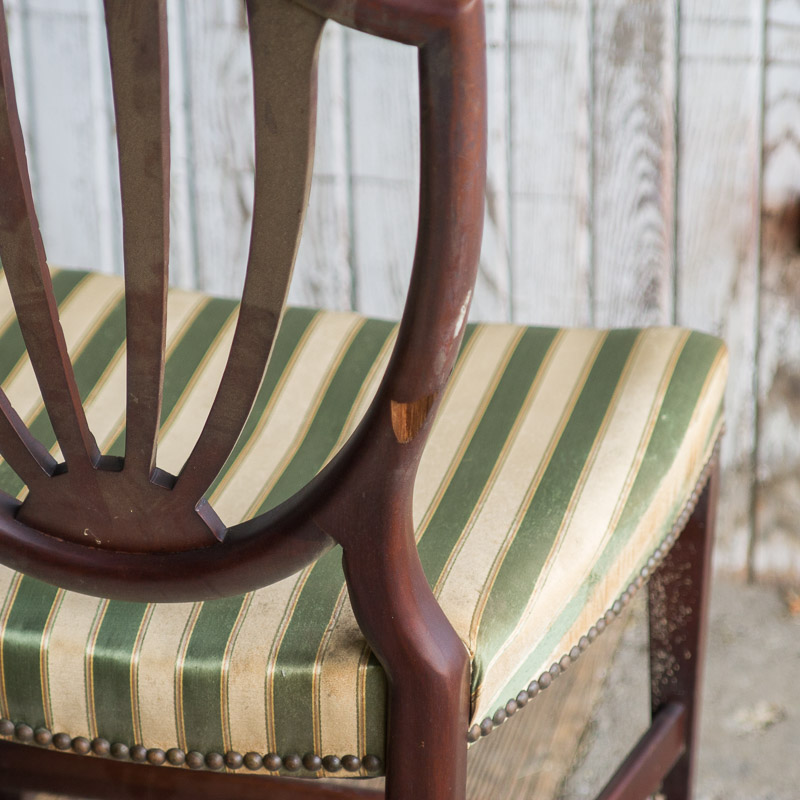 Vintage Sheraton Style Pedestal Dining Table and Chairs