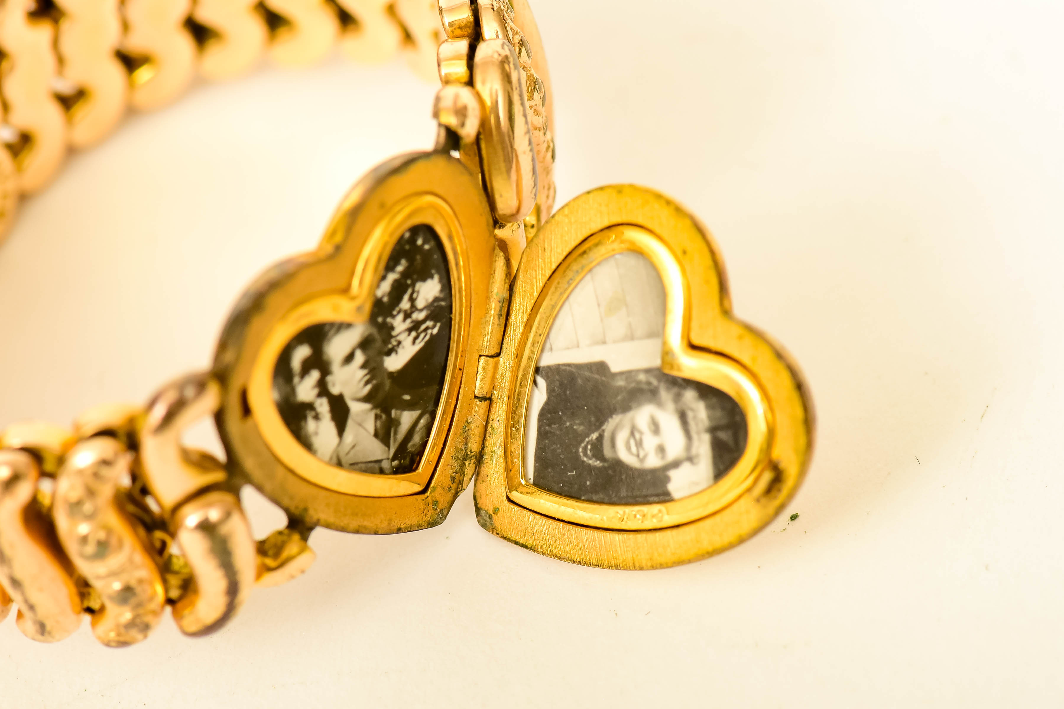 Vintage 1940s Gold Plated Etched Locket Bracelet