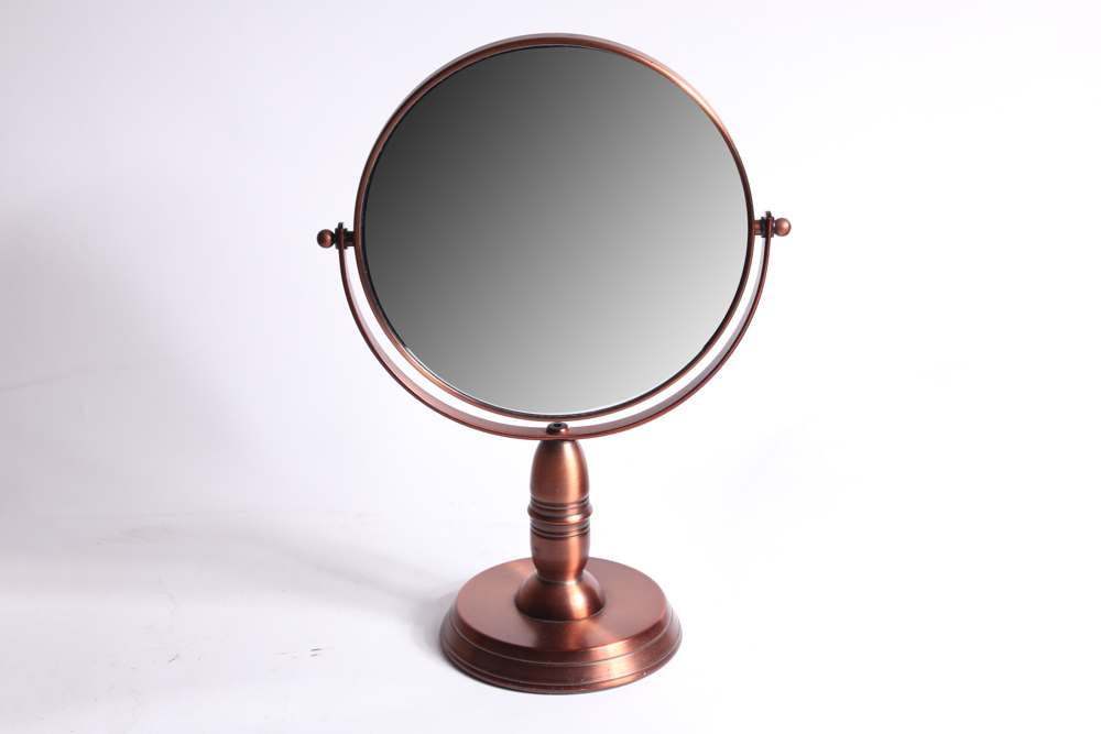 Collection of Metallic Home and Bath Décor