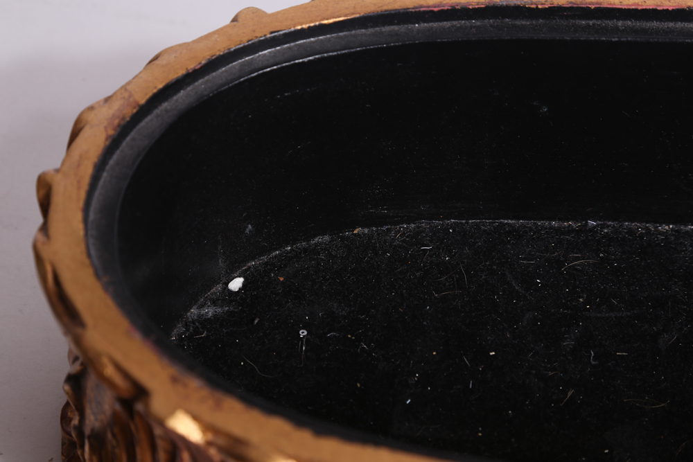 Collection of Metallic Home and Bath Décor