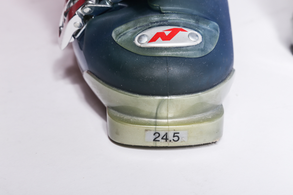 Nordica Ski Boots in Bag, Size 24.5