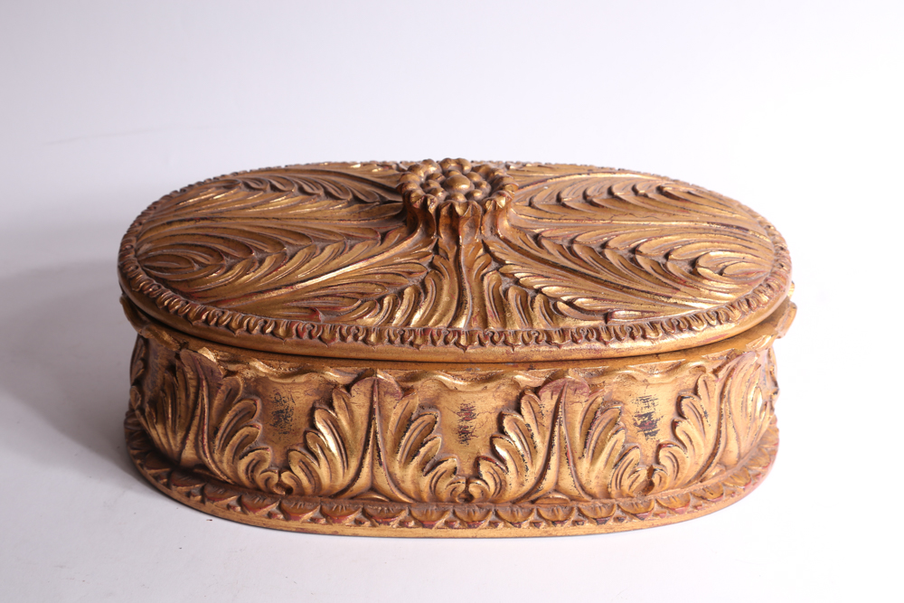 Collection of Metallic Home and Bath Décor