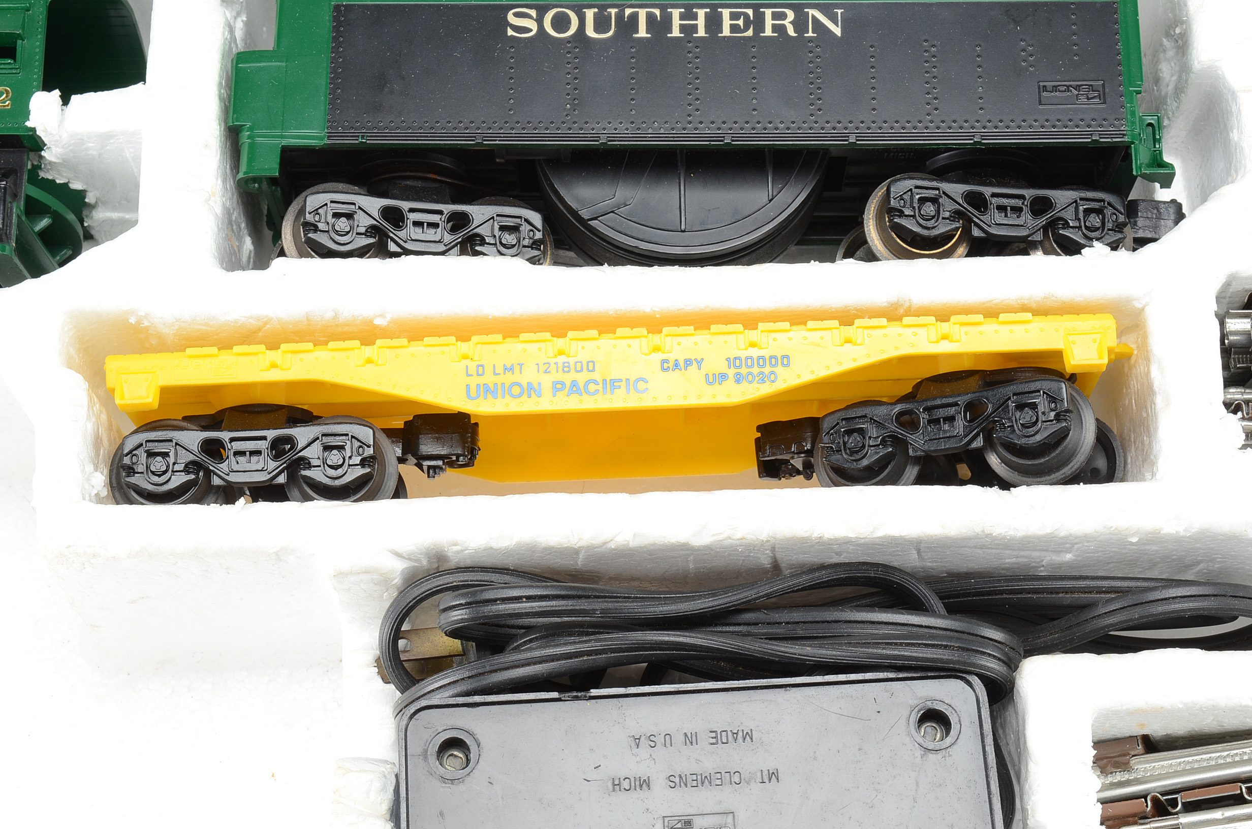 Complete Vintage Lionel Southern Express O27 Gauge Electric Train Set