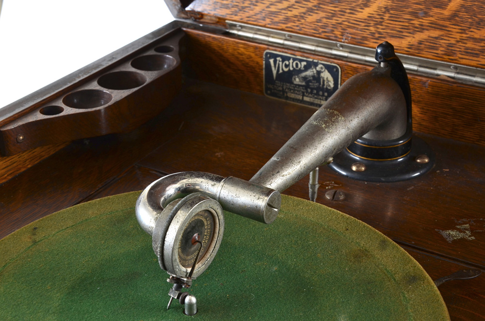 Oak Victor Victrola