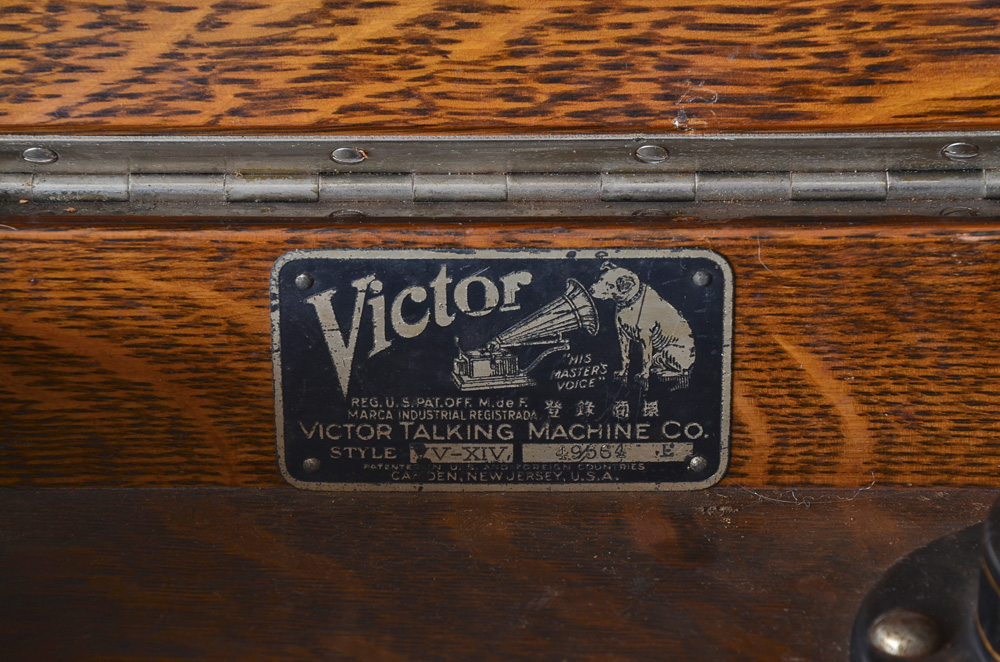 Oak Victor Victrola