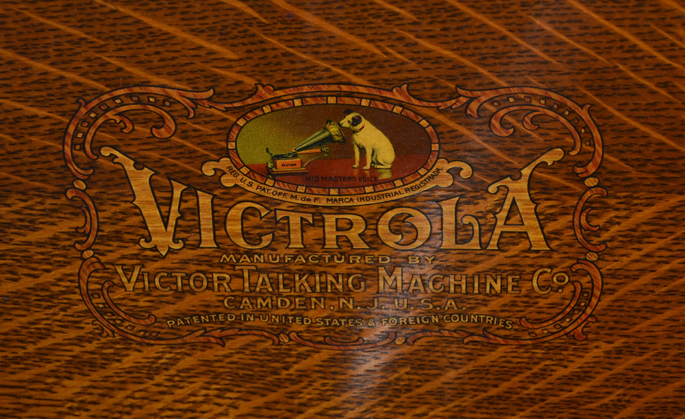 Oak Victor Victrola