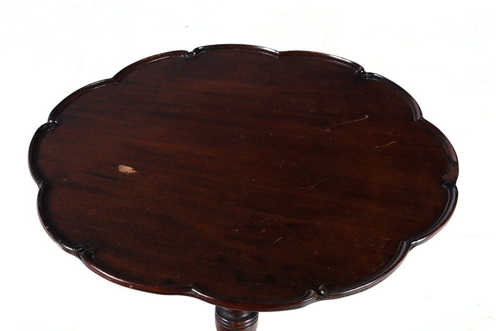 Vintage Pie Crust Table