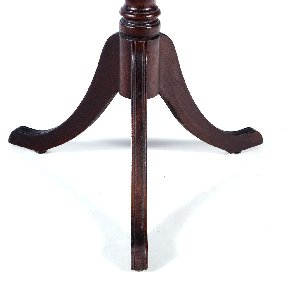 Vintage Pie Crust Table