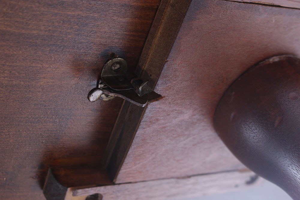 Vintage Pie Crust Table