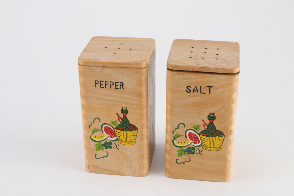 Vintage Ucagco Tableware with Aluminum Baking Mold Pans