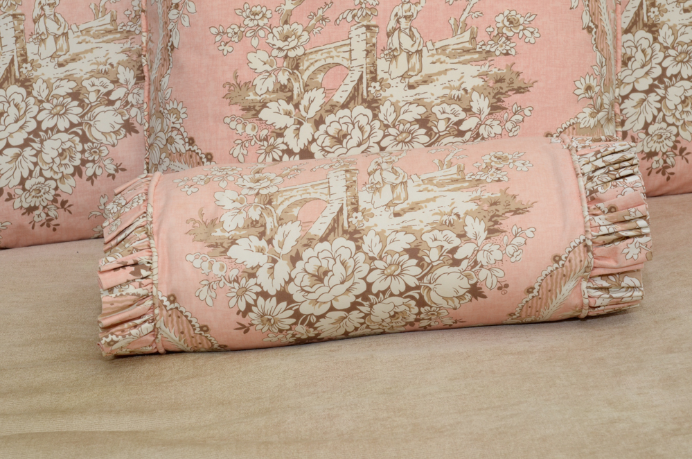 Bedspreads with Pink Pillows