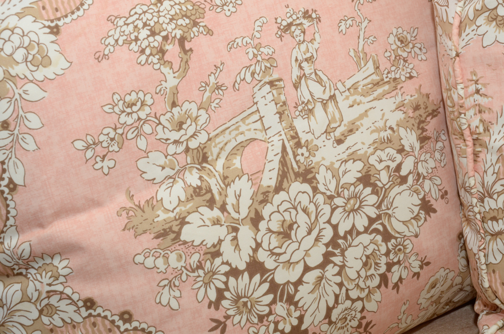Bedspreads with Pink Pillows