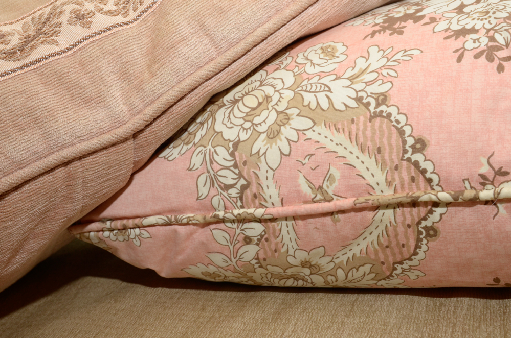 Bedspreads with Pink Pillows