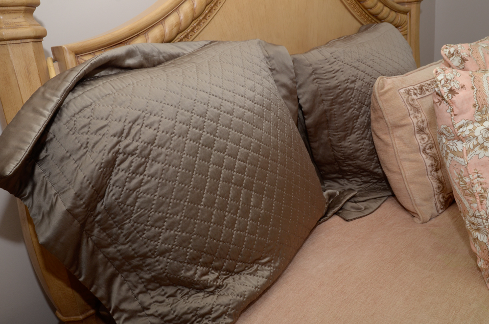 Bedspreads with Pink Pillows