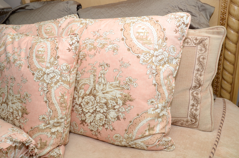 Bedspreads with Pink Pillows