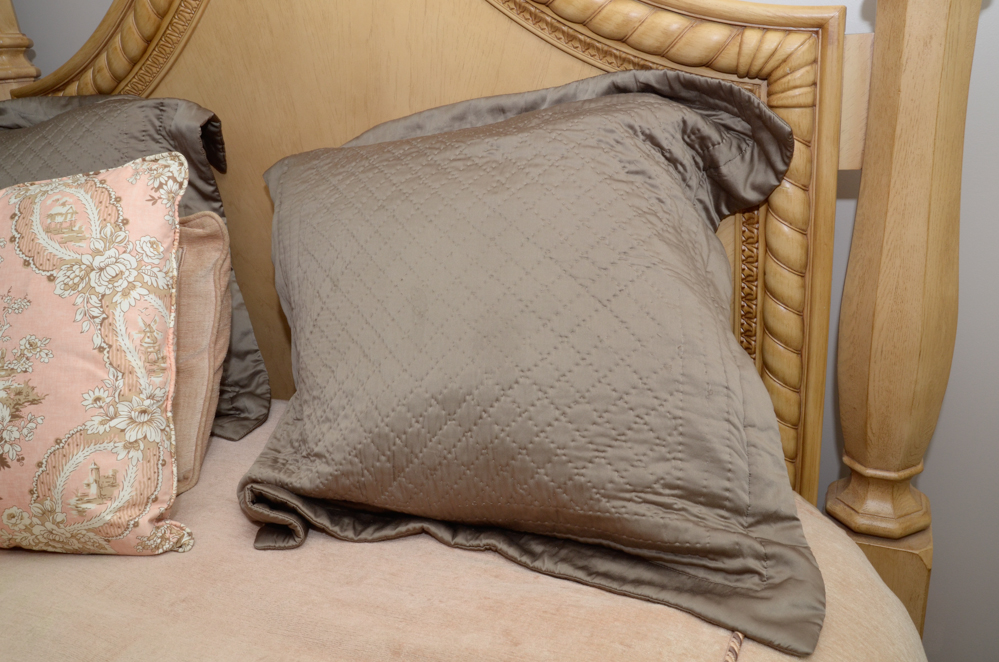 Bedspreads with Pink Pillows