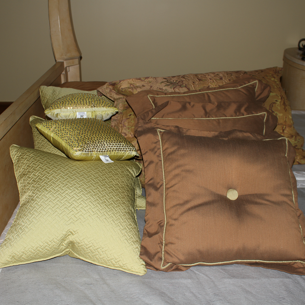 Decorative Throw Pillows