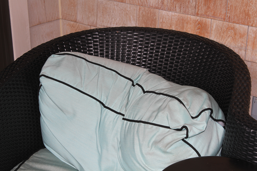 Contemporary Wicker Patio Seating Set