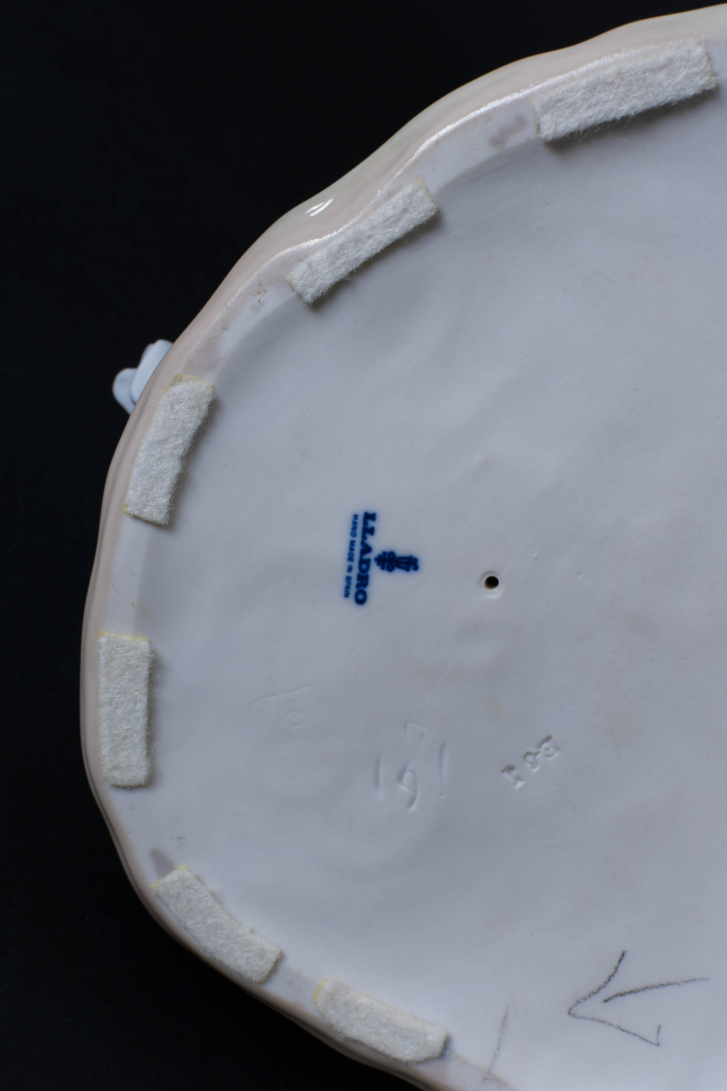 LLadro "Goose Trying to Eat" Figurine