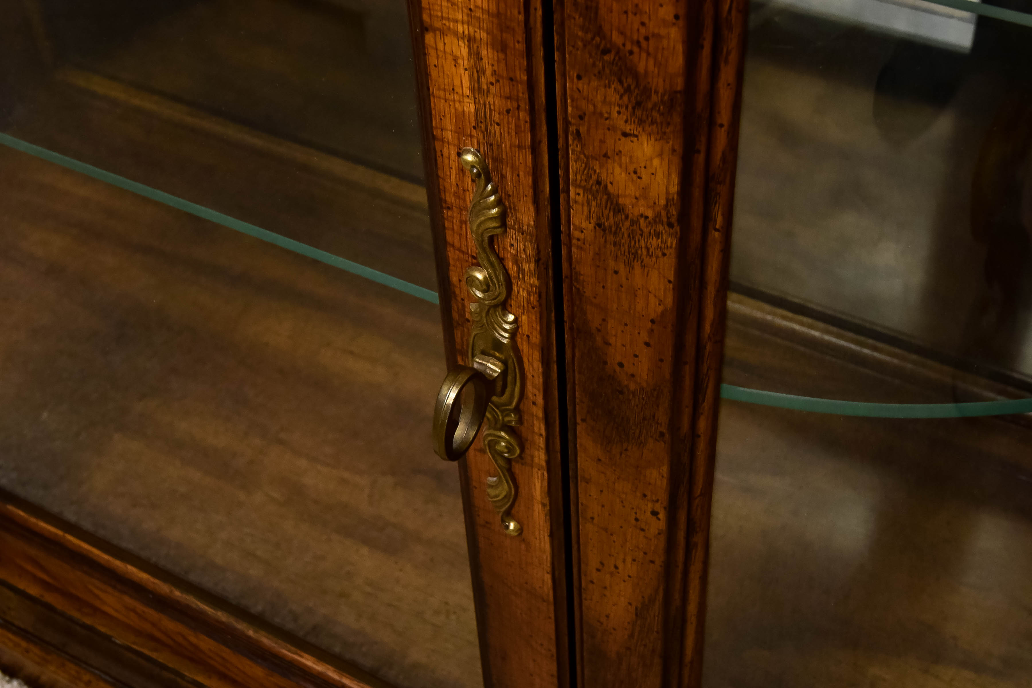 Lighted Vitrine Cabinet